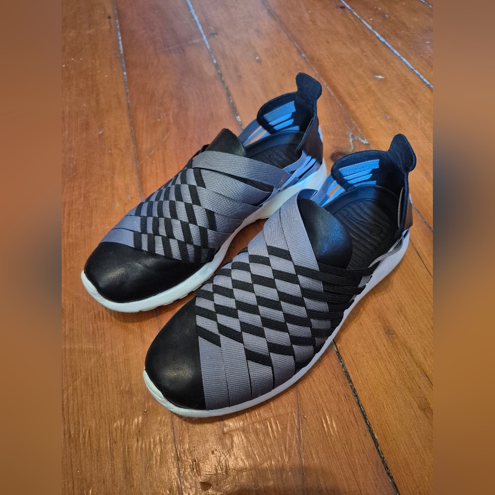 GUC Nike Roshe woven slip-ons, size 8, black/gray